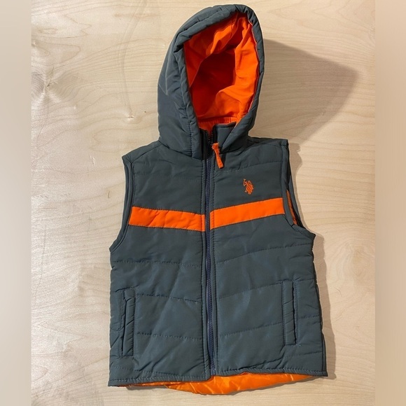 U.S. Polo Assn. Hooded Sleeveless Vest M(5/6) (HR) - Picture 2 of 10